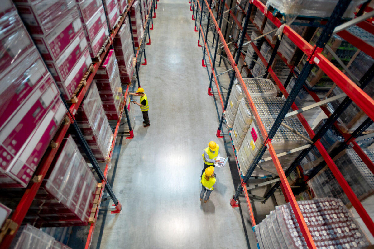 Industrial shelving: the key to maximizing warehouse space and efficiency