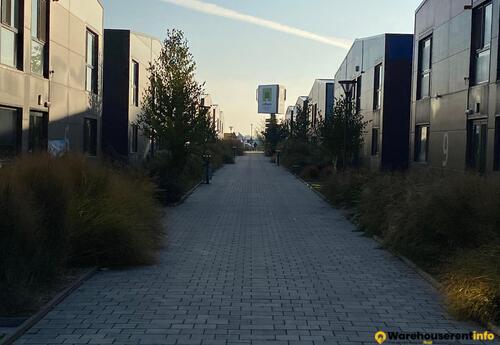 Warehouses to let in CHIT7 300 mp